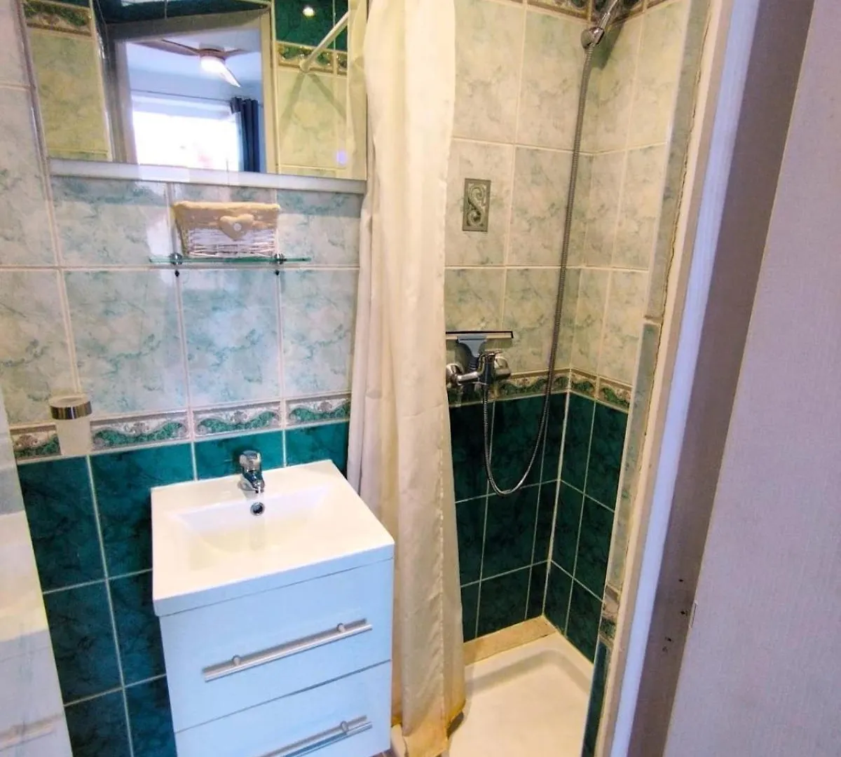 Charming Studio Ideal For Congresses And Holidays Live In Gazagnaire Cannes France